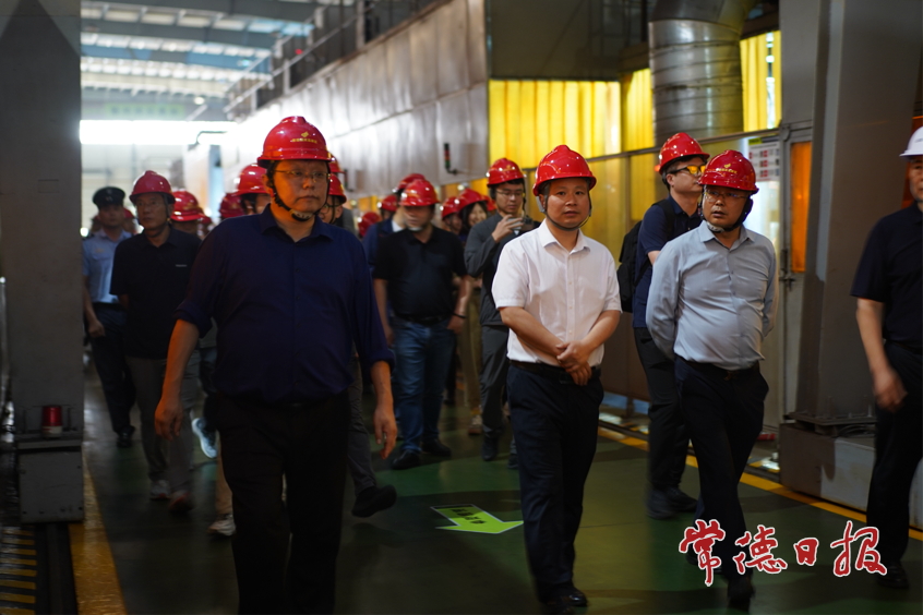 硬科技冠军营学员走进中联重科智能产线，近距离观摩高端装备制造生产流程