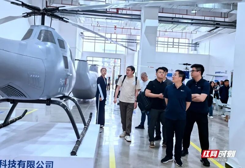 在常德低空产业创新中心实地参观