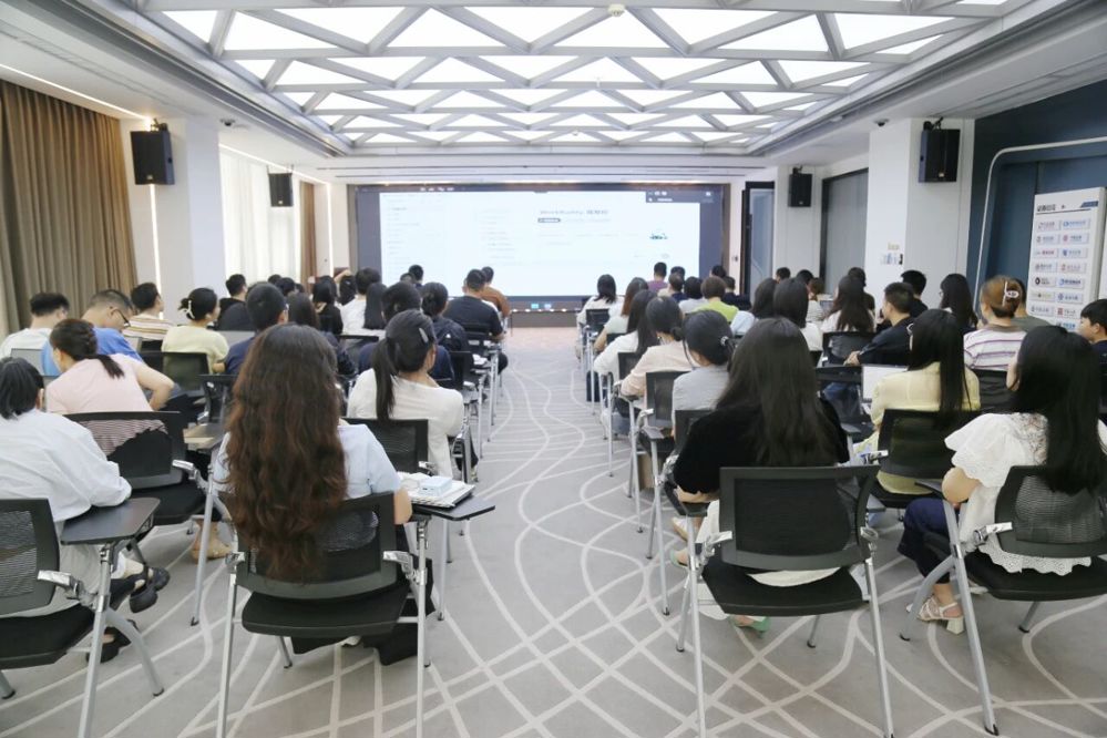 17楼培训会现场
