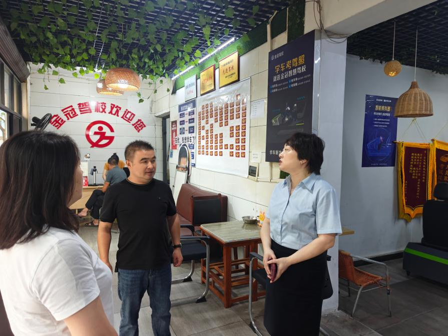 走访金冠驾校了解生源及自助体检机运行情况